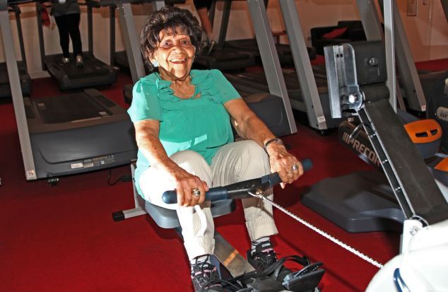 Γιαγιά 100 ετών πηγαίνει τρεις φορές την εβδομάδα γυμναστήριο 2