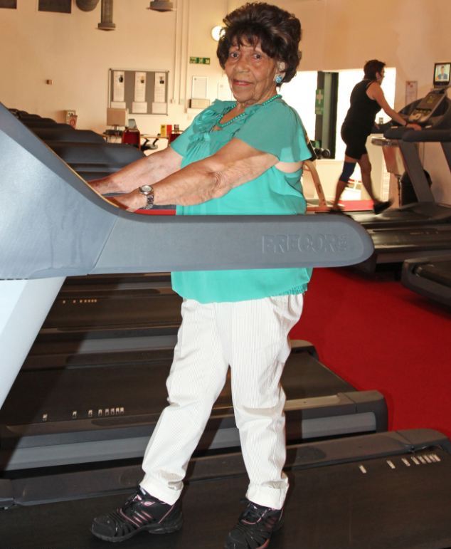 Γιαγιά 100 ετών πηγαίνει τρεις φορές την εβδομάδα γυμναστήριο 3